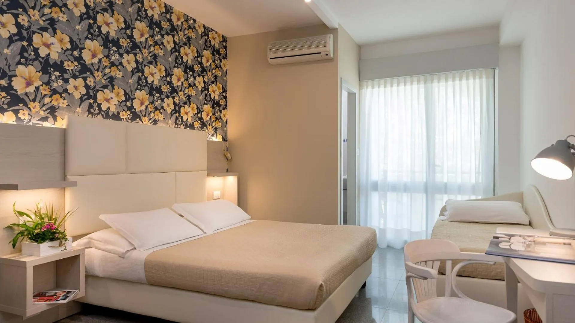 Hotel Corona Riccione 3*,  Itálie