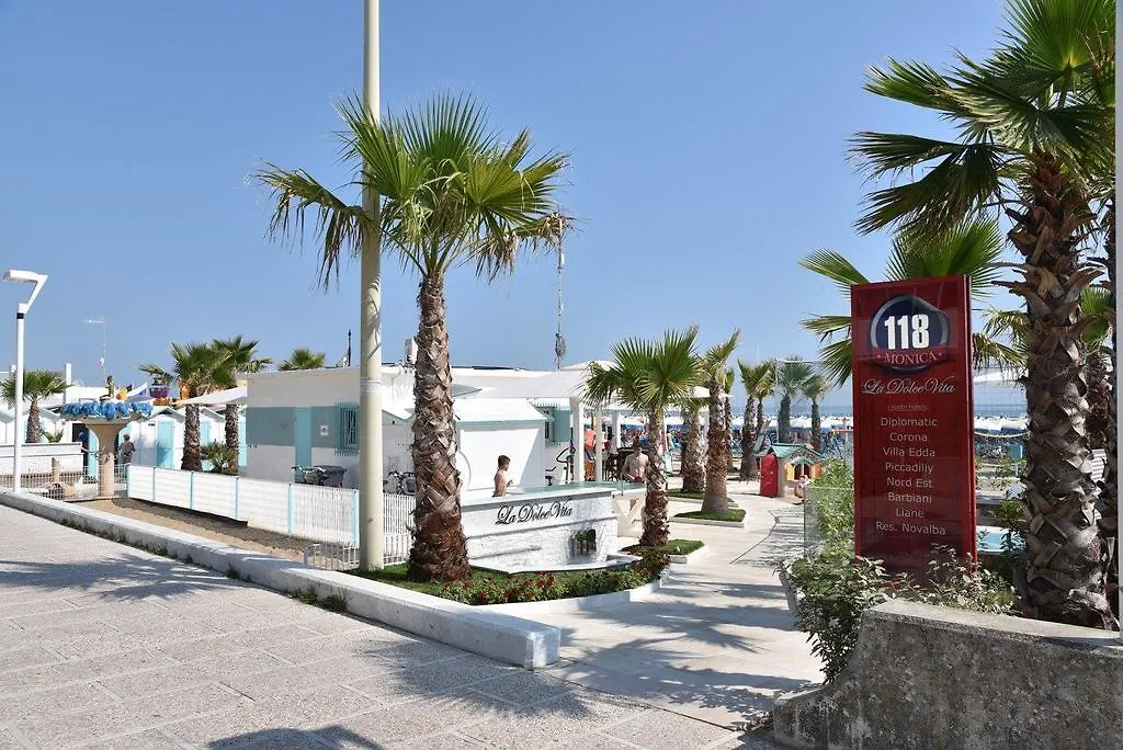 Hotel Corona Riccione 3*,