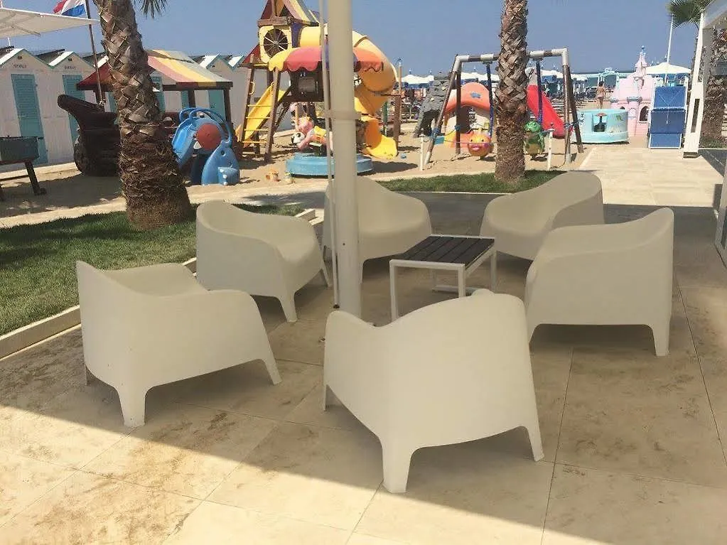 Hotel Corona Riccione 3*,