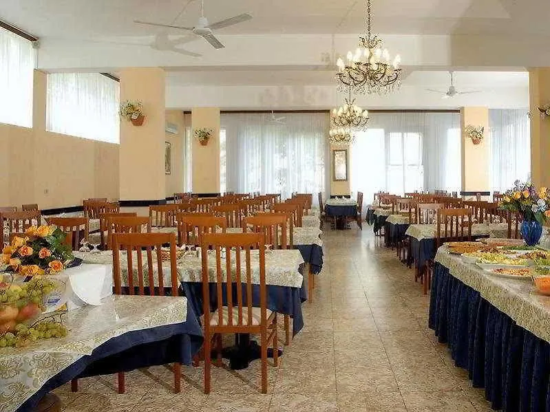 Hotel Corona Riccione 3*,